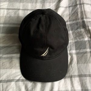 Men’s black adjustable nautica hat